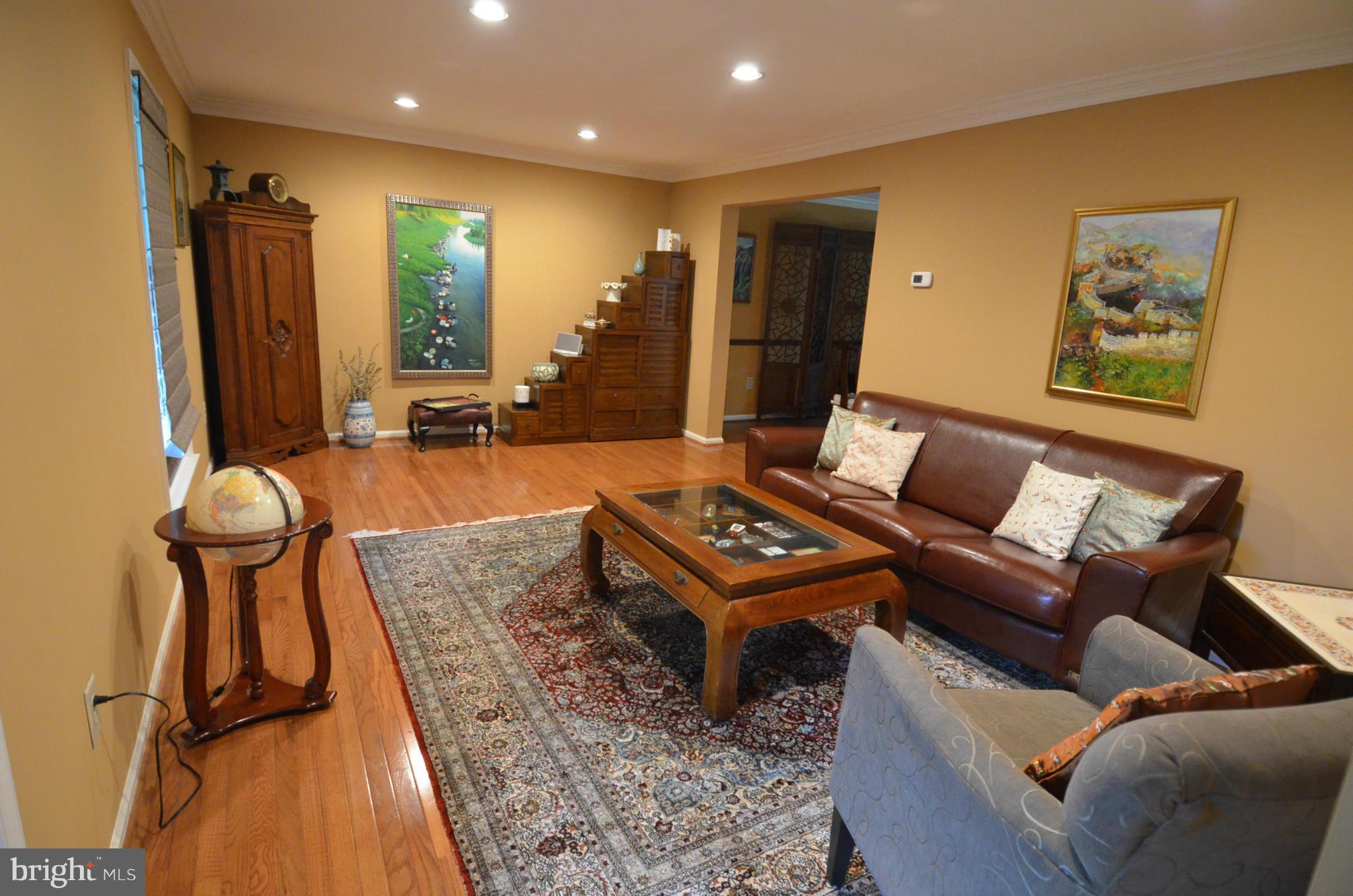 8329 Lindside Way Springfield, VA 22153 - Photo 3 of 30 Living Room