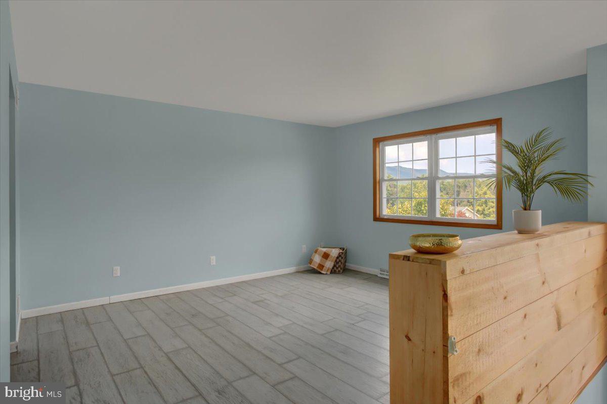 10119 Cardinal Drive Orrstown, PA 17244 - Photo 12 of 39 Living room