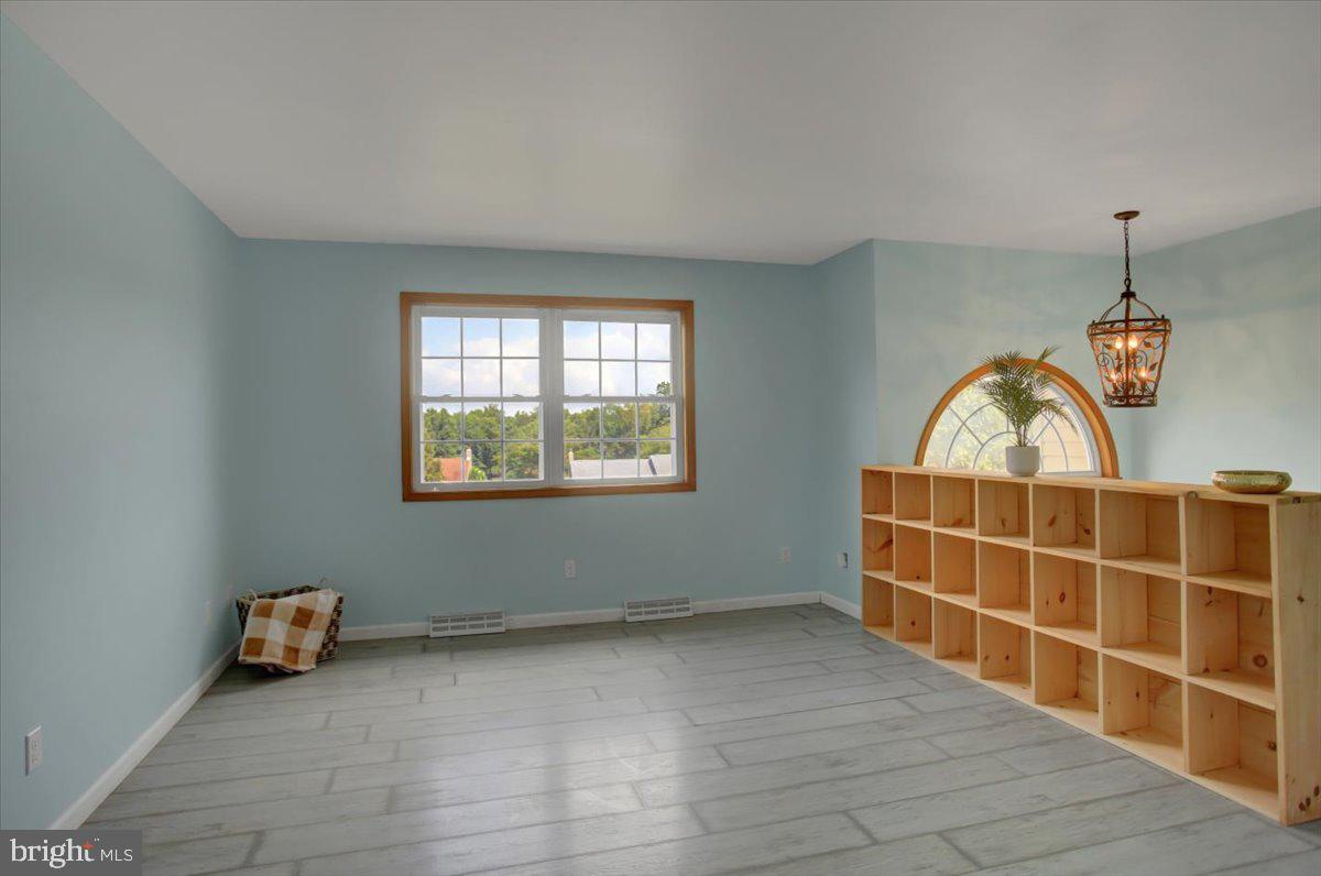 10119 Cardinal Drive Orrstown, PA 17244 - Photo 13 of 39 Living room