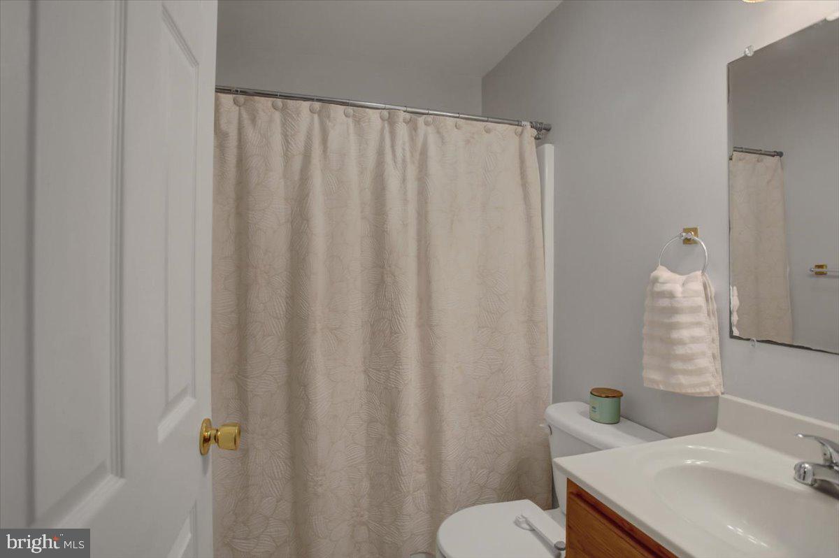 10119 Cardinal Drive Orrstown, PA 17244 - Photo 20 of 39 2nd bathroom