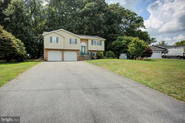 $295,000 | 10119 Cardinal Drive, Orrstown, PA 17244