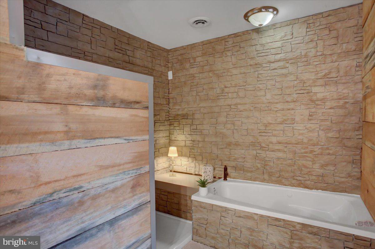 10119 Cardinal Drive Orrstown, PA 17244 - Photo 28 of 39 3rd bathroom