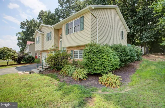 $295,000 | 10119 Cardinal Drive, Orrstown, PA 17244