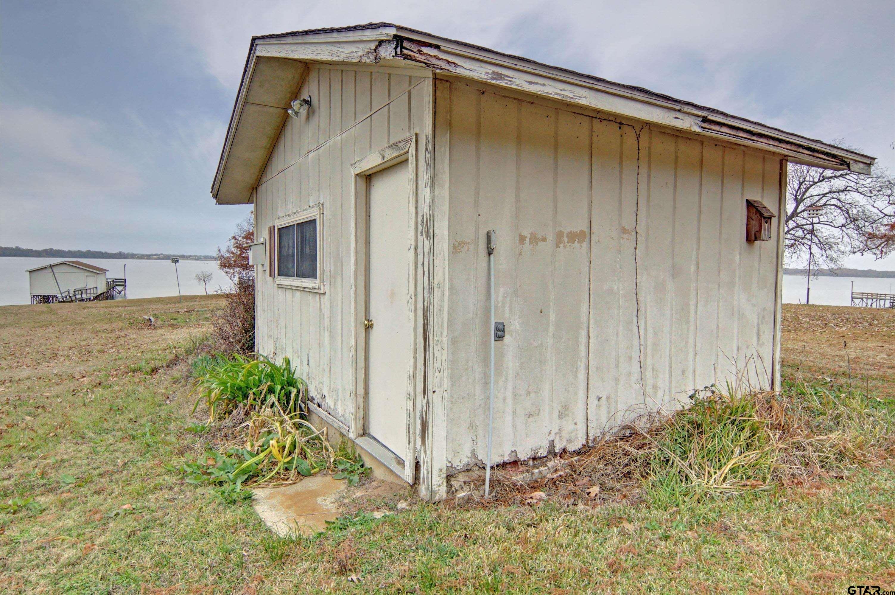 520 County Road 3445 Emory, TX 75440 - Photo 30 of 31 a bathroom with a shower and a tub