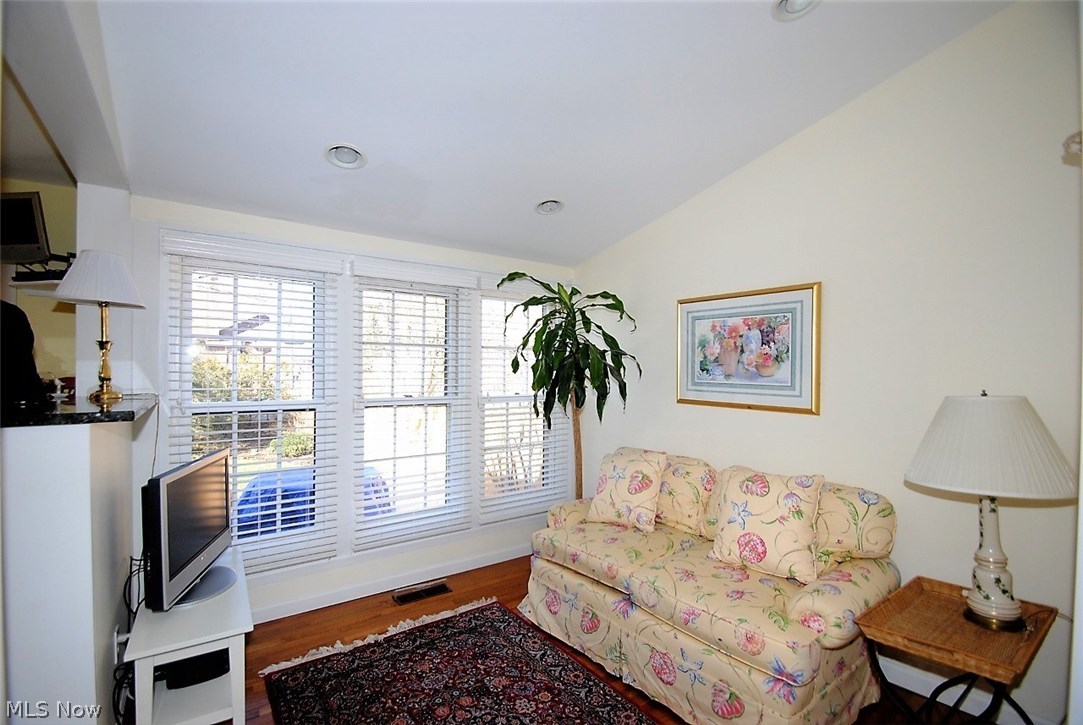 2464 Fenwick Road Cleveland, OH 44118 - Photo 11 of 23 Gallery Image 11