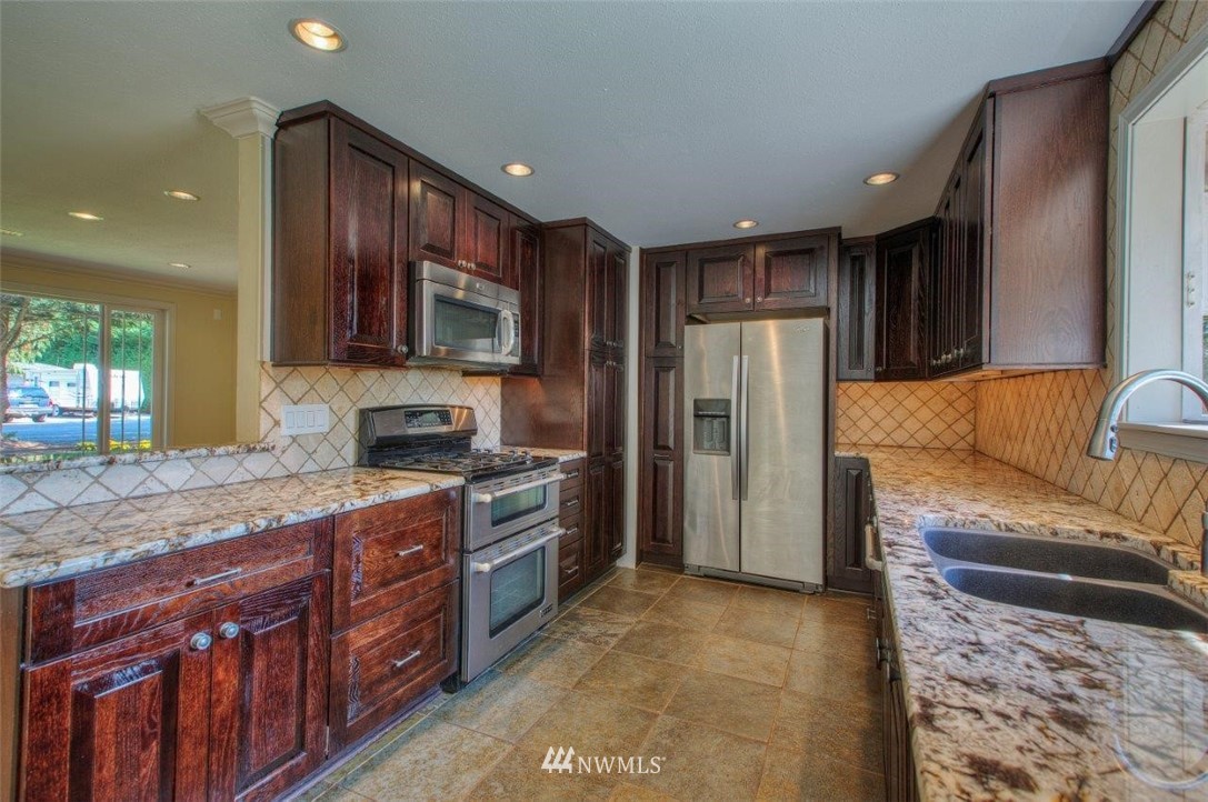16929 Southeast 142nd Street Renton, WA 98059 - Photo 6 of 24