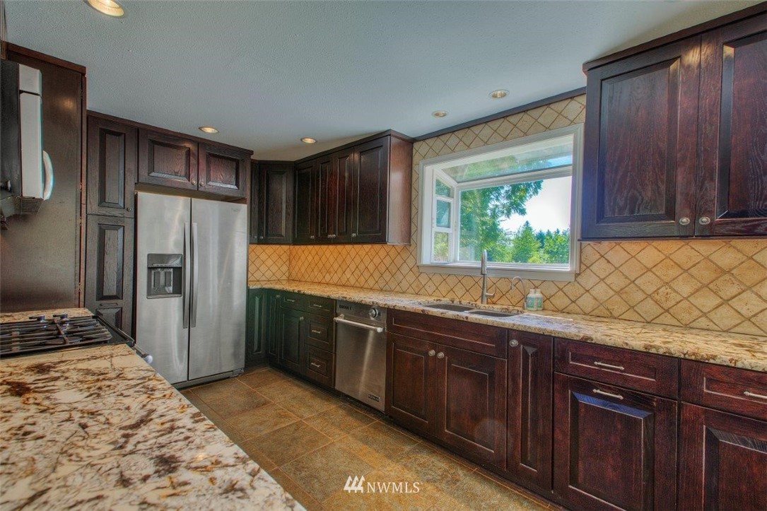 16929 Southeast 142nd Street Renton, WA 98059 - Photo 7 of 24
