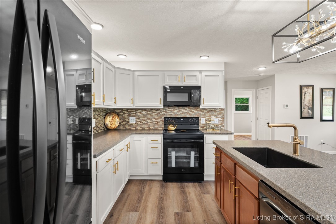 4473 Alonzo Smith Road Georgetown, IN 47122 - Photo 3 of 57 Stunning kitchen