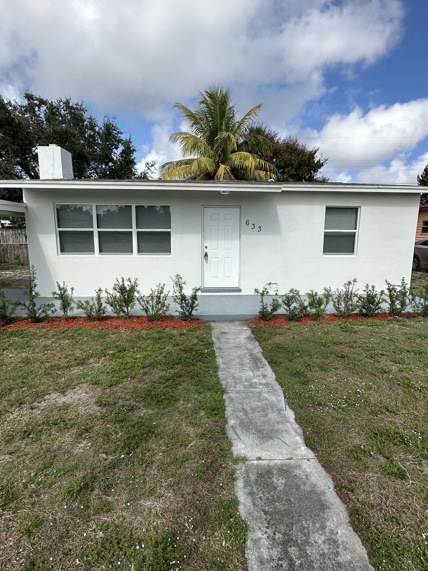 633 Beech Road West Palm Beach, FL 33409 - Photo 2 of 13 IMG_2512