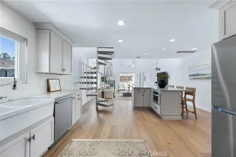 $2,199,000 | 121 South Helberta Avenue, Unit A, Redondo Beach, CA 90277