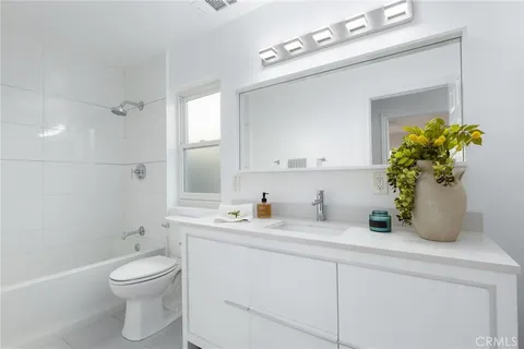 $2,199,000 | 121 South Helberta Avenue, Unit A, Redondo Beach, CA 90277