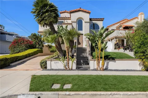 $2,199,000 | 121 South Helberta Avenue, Unit A, Redondo Beach, CA 90277