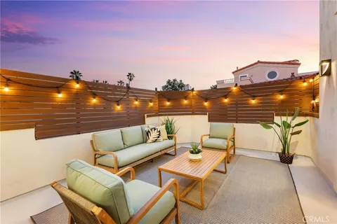 $2,199,000 | 121 South Helberta Avenue, Unit A, Redondo Beach, CA 90277