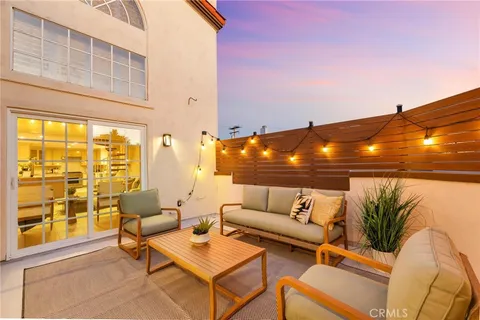 $2,199,000 | 121 South Helberta Avenue, Unit A, Redondo Beach, CA 90277