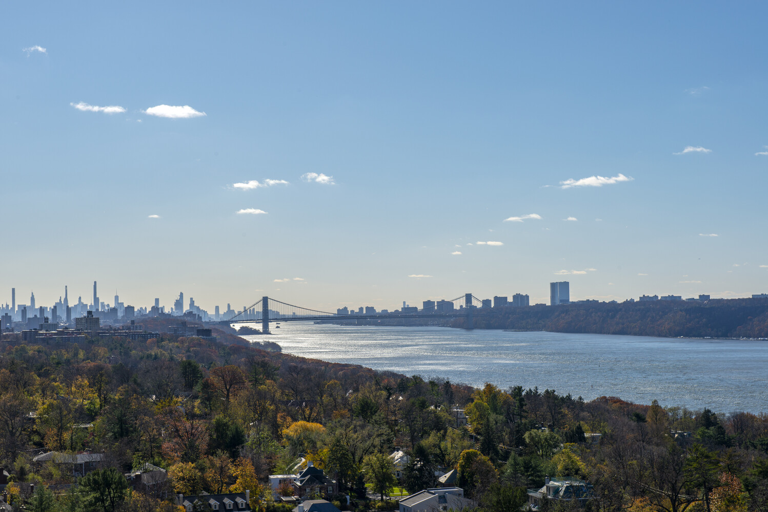 5700 Arlington Avenue, Unit 17N Bronx, NY 10471 - Photo 2 of 16 a view of a city and mountain