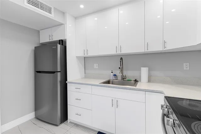 $2,500 | 5925 Southwest 36th Court, Davie, FL 33314