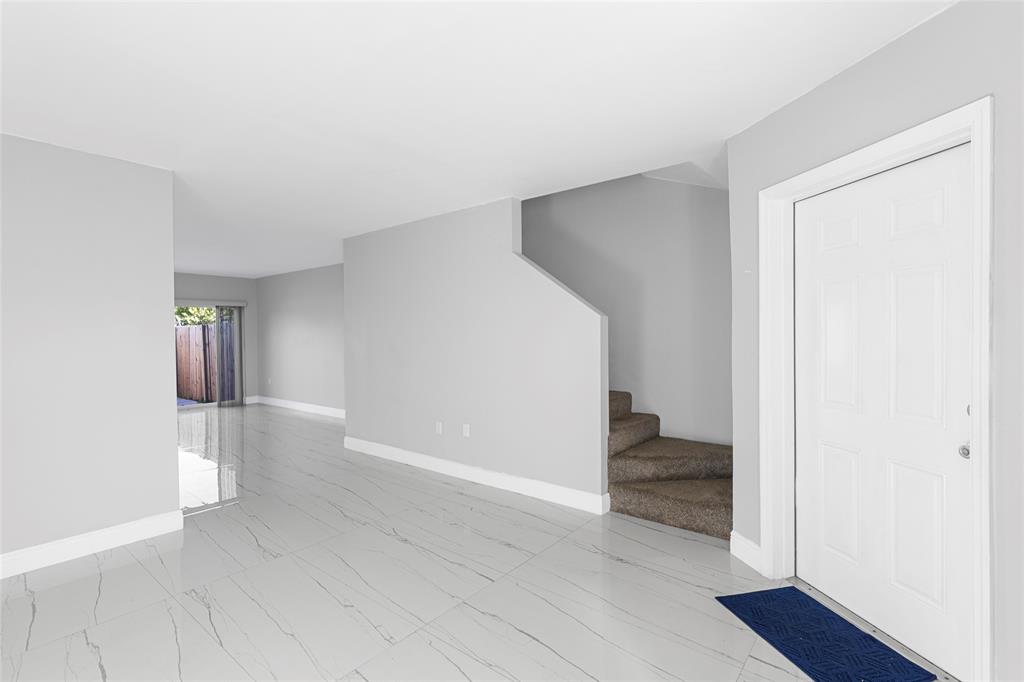 5925 Southwest 36th Court Davie, FL 33314 - Photo 7 of 26