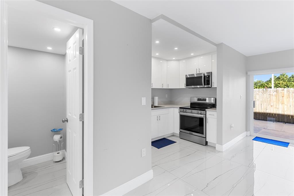 5925 Southwest 36th Court Davie, FL 33314 - Photo 8 of 26