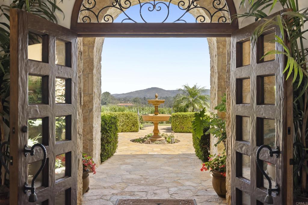 5423 Calzada Del Bosque Rancho Santa Fe, CA 92067 - Photo 5 of 26