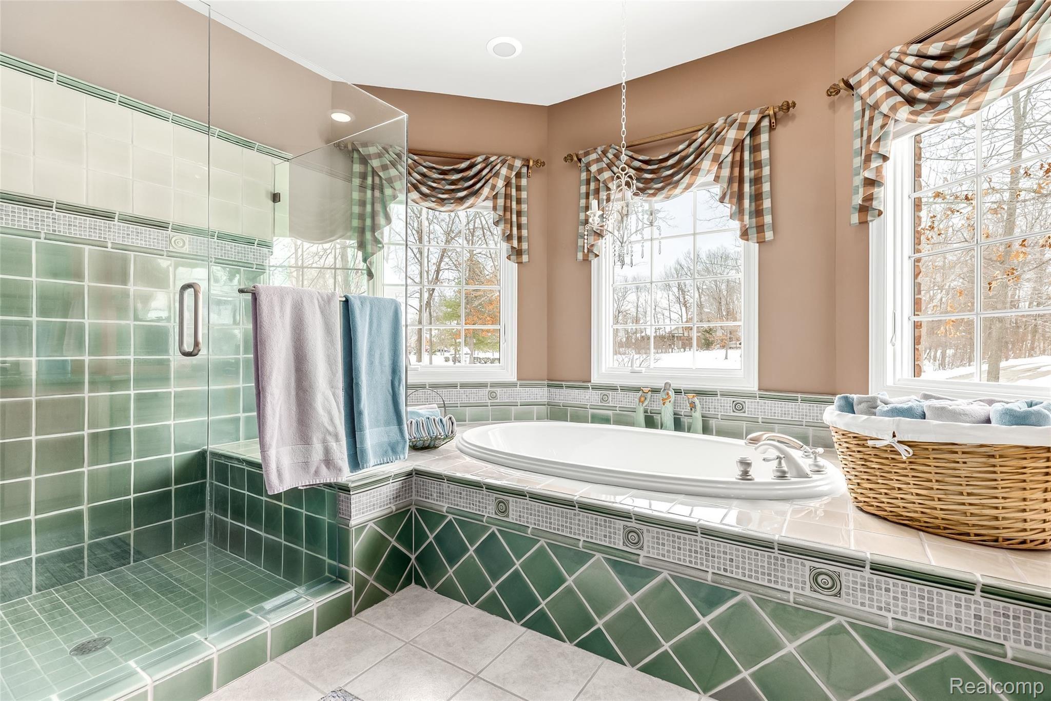 664 Inverness Highland, MI 48357 - Photo 29 of 77 38.Primary Bathroom