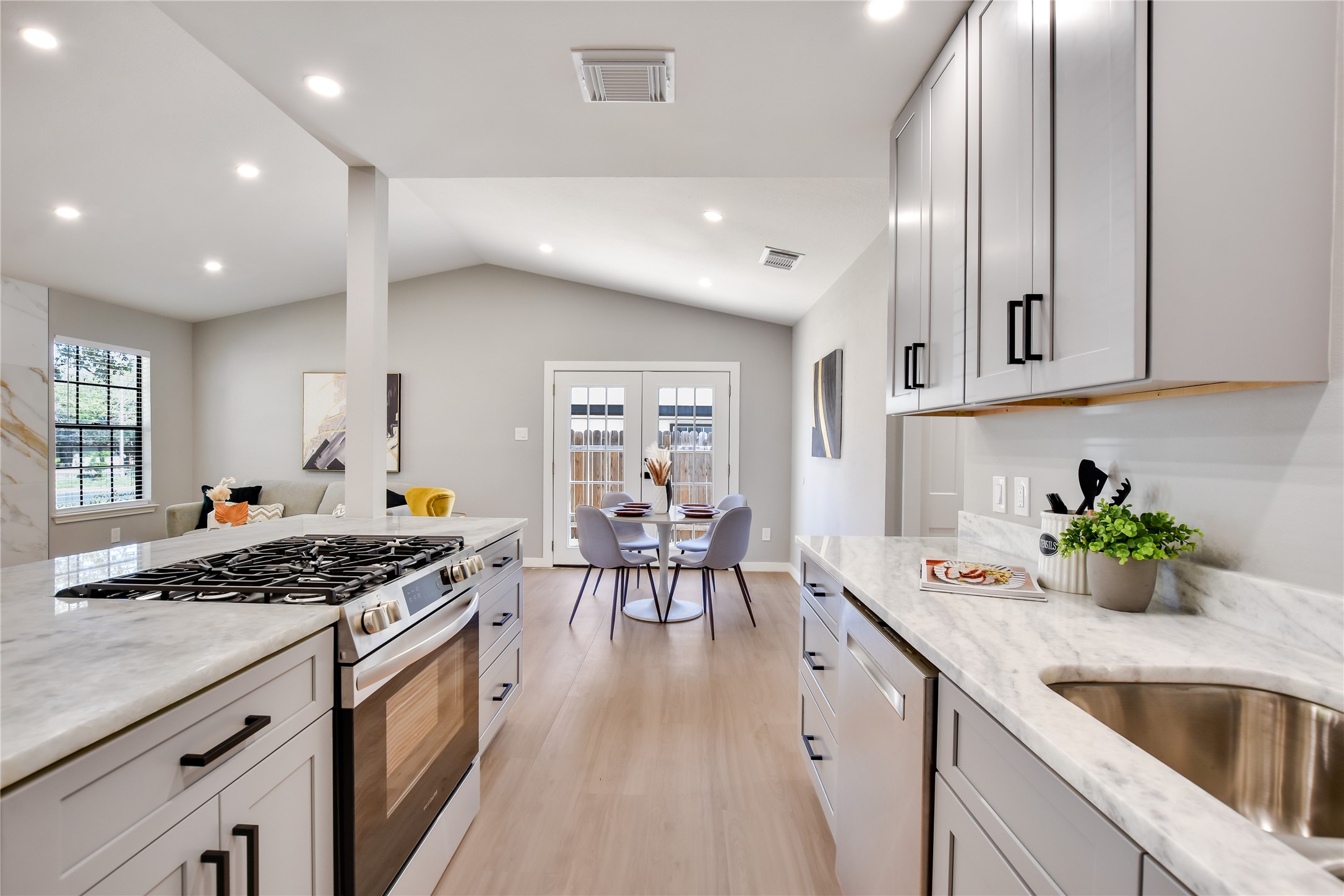 803 Kavanagh Drive Austin, TX 78748 - Photo 11 of 26
