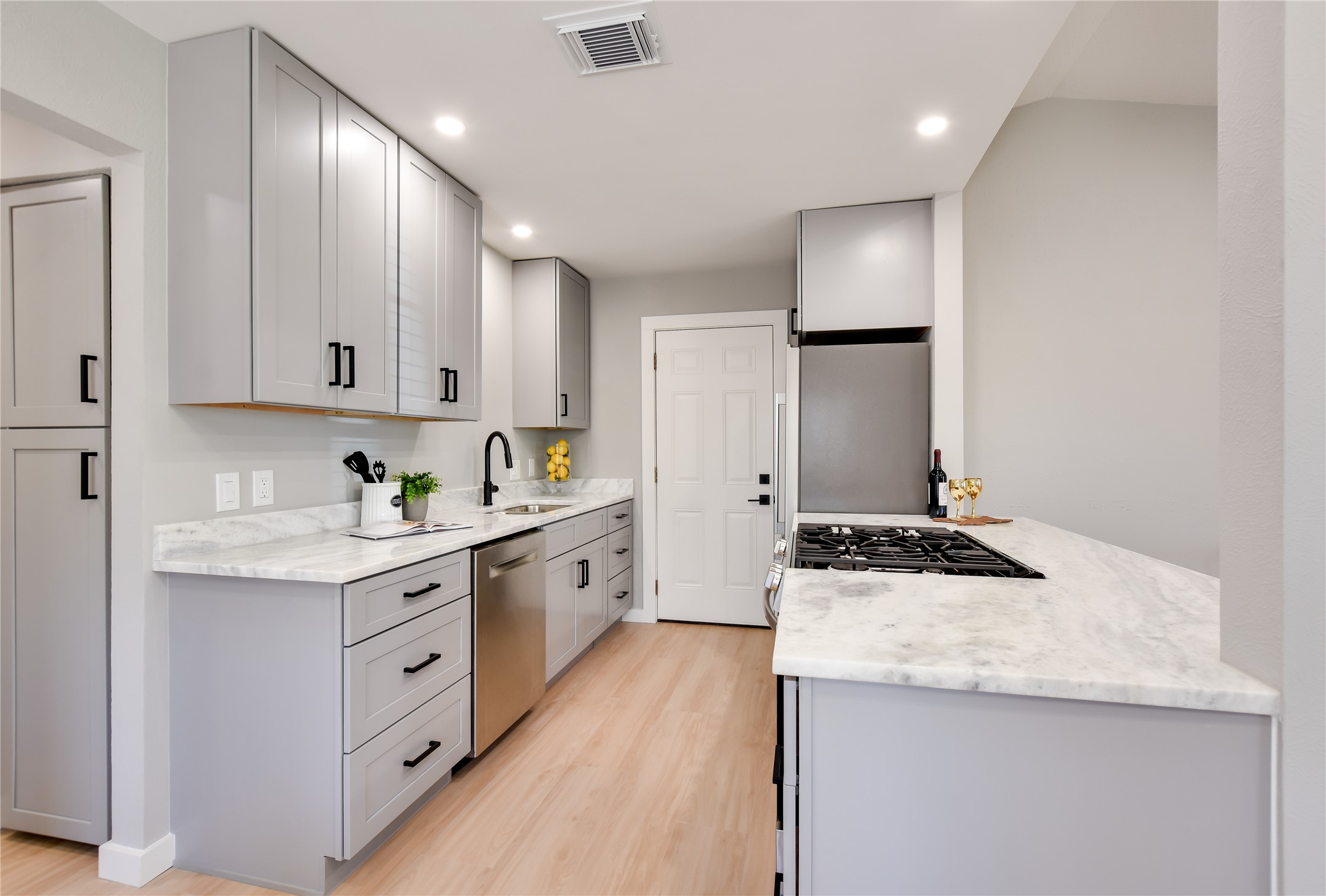 803 Kavanagh Drive Austin, TX 78748 - Photo 8 of 26
