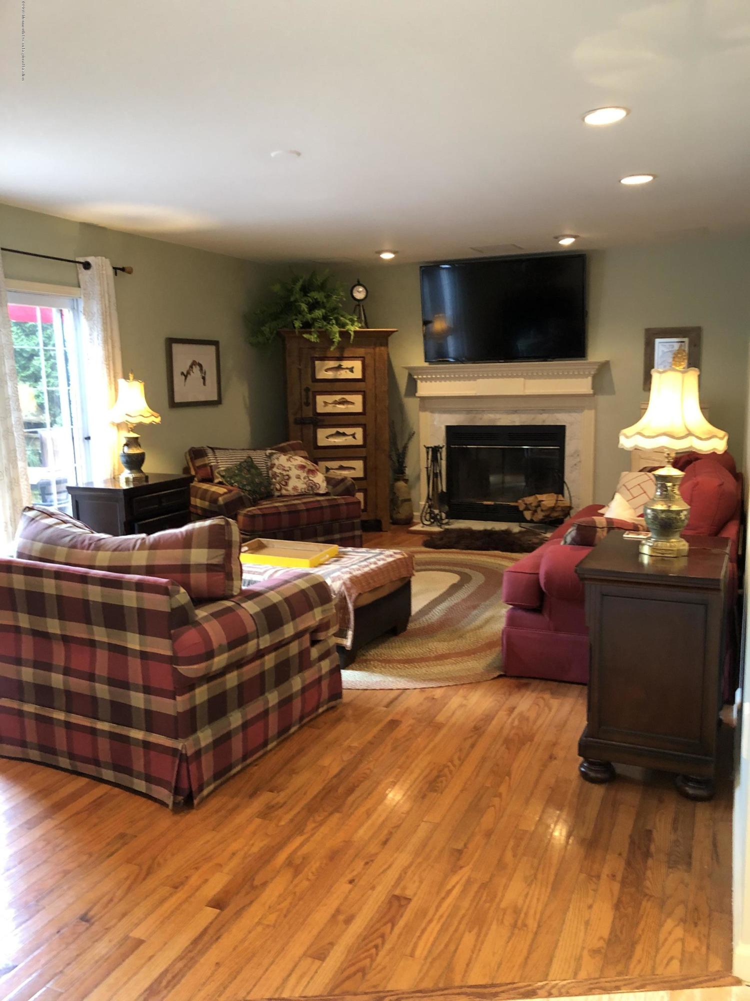 238 Topside Road Manahawkin, NJ 08050 - Photo 13 of 27 2F0C6478-1CE8-4A14-A523-D6A5DC84C867