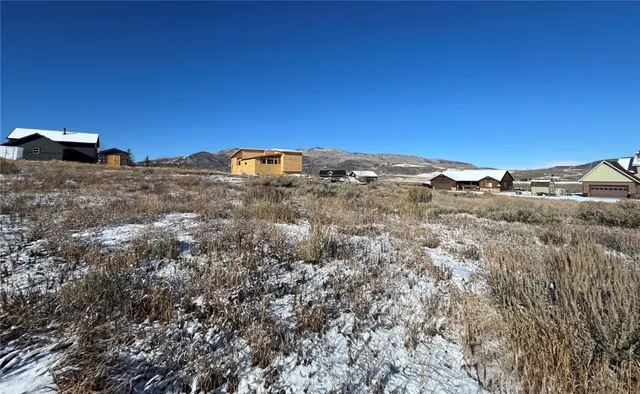 a view of houses with sky view