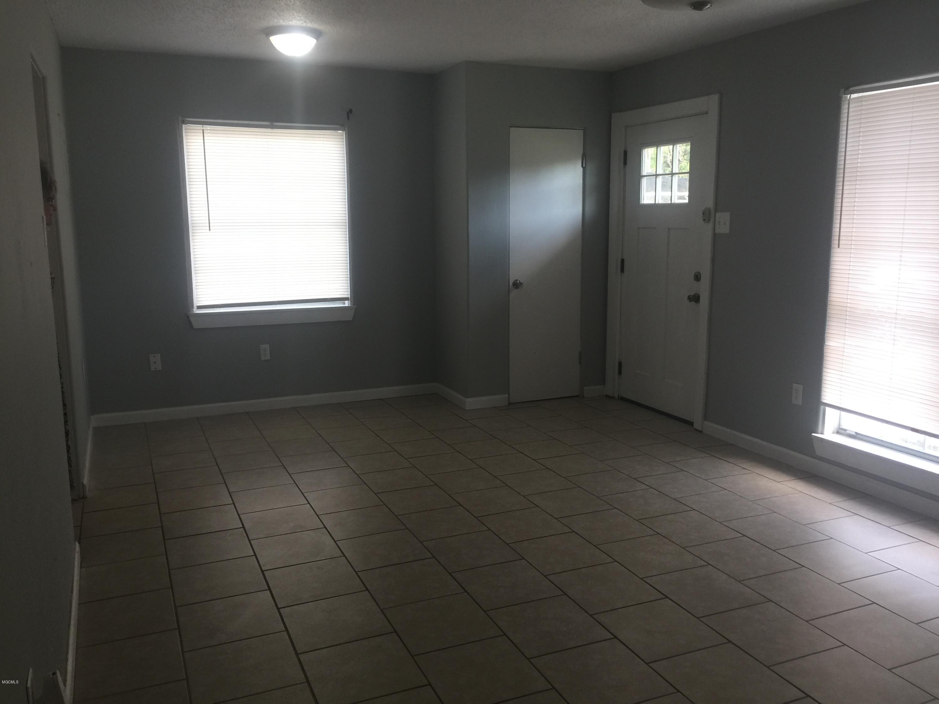 1734 Ridgeway Drive Biloxi, MS 39531 - Photo 3 of 19 Living Room
