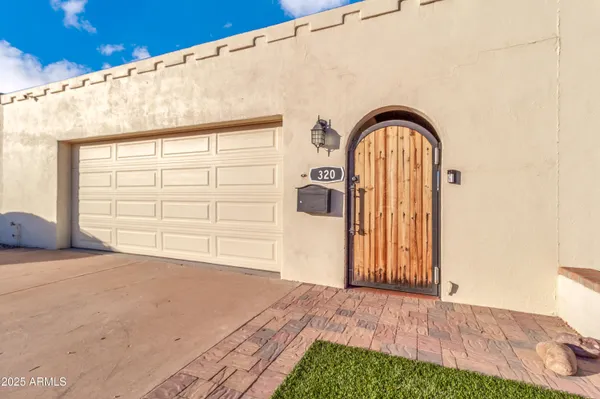 $379,900 | 320 West Laguna Drive, Tempe, AZ 85282
