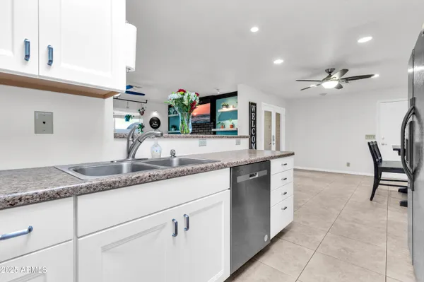 $379,900 | 320 West Laguna Drive, Tempe, AZ 85282