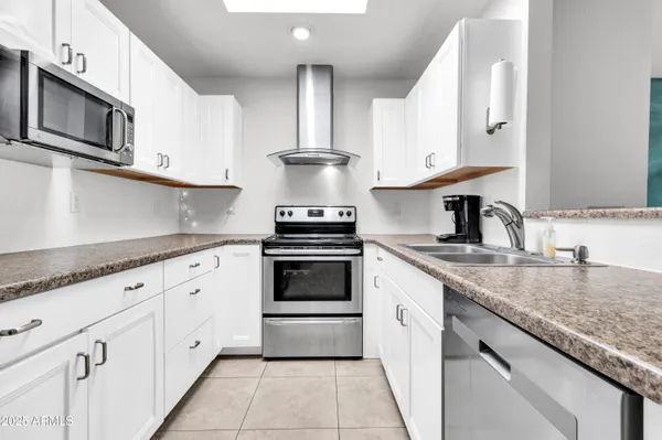 $379,900 | 320 West Laguna Drive, Tempe, AZ 85282