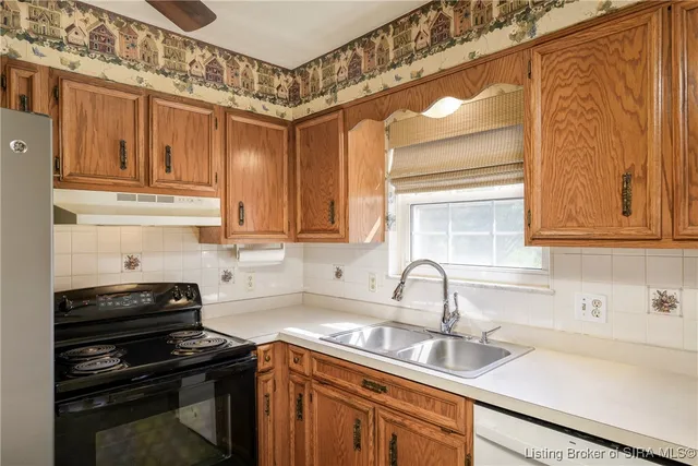 $389,900 | 1525 East Willis Road, New Albany, IN 47150