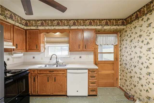 $389,900 | 1525 East Willis Road, New Albany, IN 47150