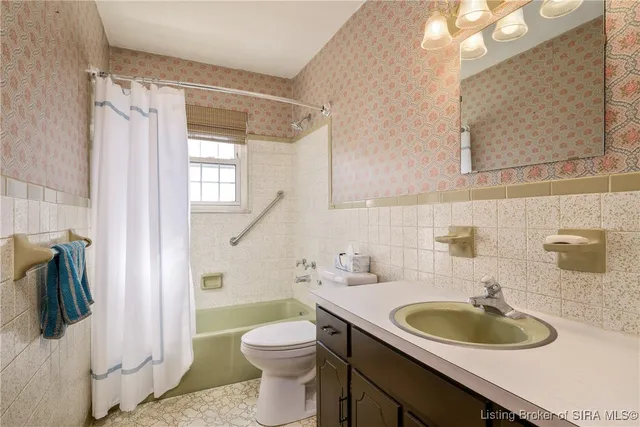 $389,900 | 1525 East Willis Road, New Albany, IN 47150