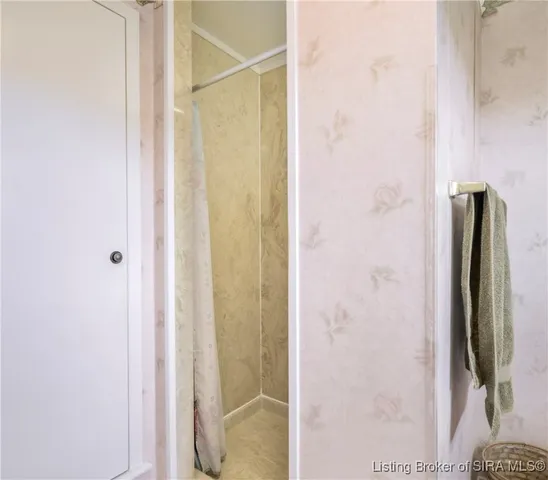 $389,900 | 1525 East Willis Road, New Albany, IN 47150