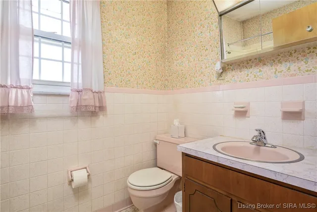 $389,900 | 1525 East Willis Road, New Albany, IN 47150