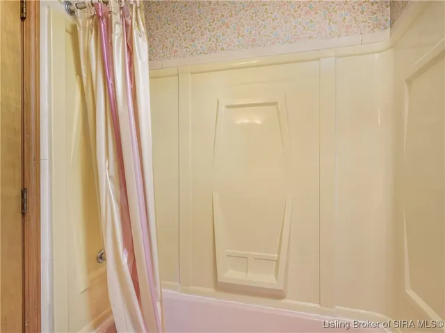 $389,900 | 1525 East Willis Road, New Albany, IN 47150