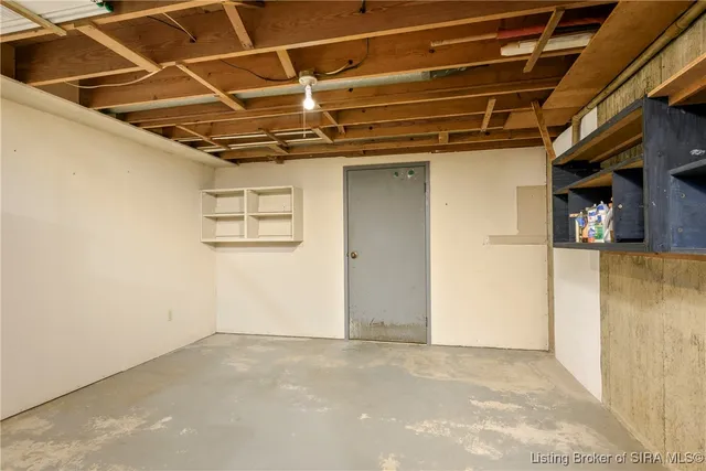 $389,900 | 1525 East Willis Road, New Albany, IN 47150