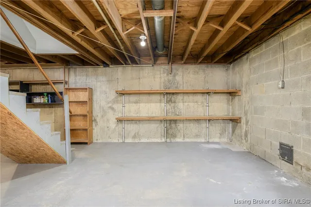 $389,900 | 1525 East Willis Road, New Albany, IN 47150