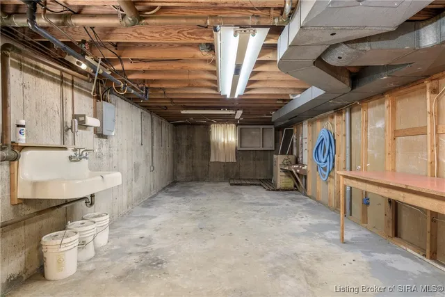 $389,900 | 1525 East Willis Road, New Albany, IN 47150