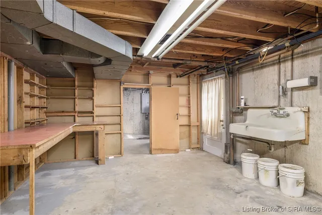 $389,900 | 1525 East Willis Road, New Albany, IN 47150