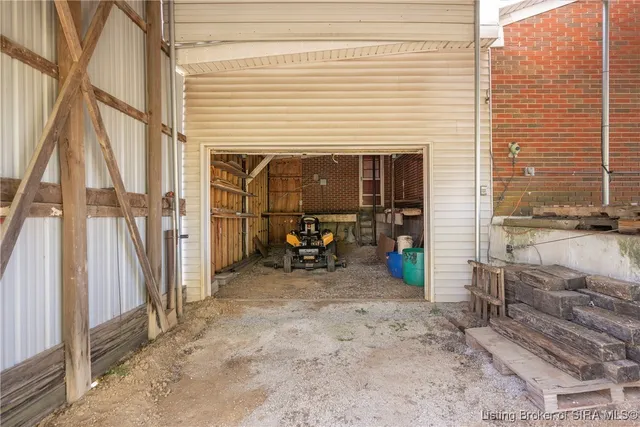 $389,900 | 1525 East Willis Road, New Albany, IN 47150