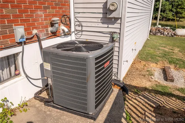 $389,900 | 1525 East Willis Road, New Albany, IN 47150