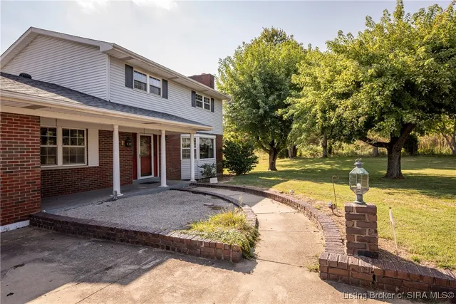 $389,900 | 1525 East Willis Road, New Albany, IN 47150