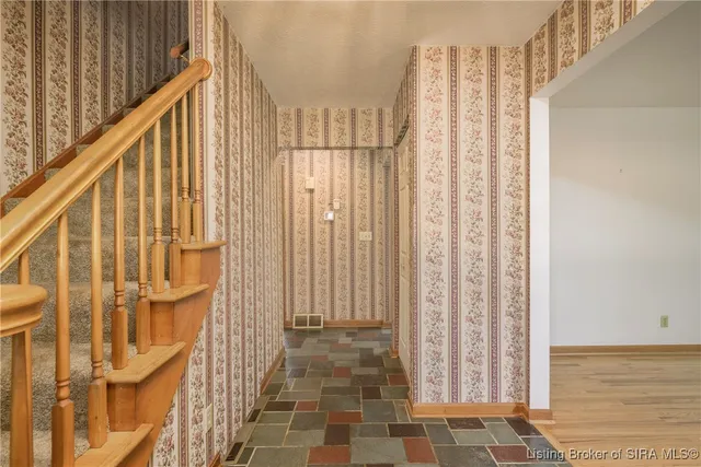 $389,900 | 1525 East Willis Road, New Albany, IN 47150