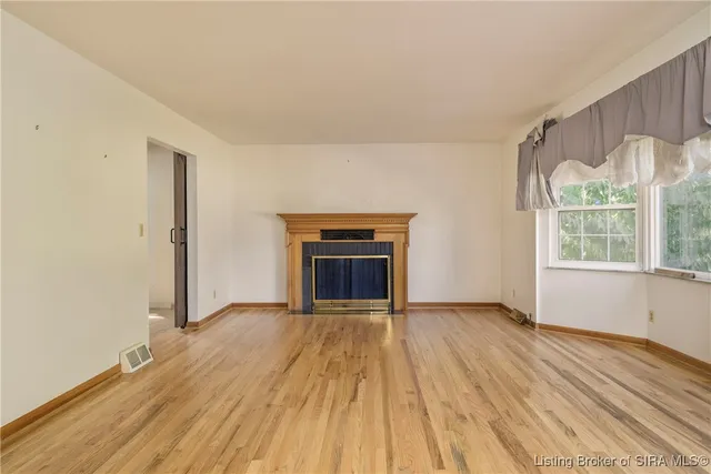 $389,900 | 1525 East Willis Road, New Albany, IN 47150