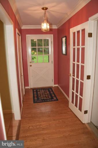 1111 High Country Road Towson, MD 21286 - Photo 22 of 23 Entrance / Foyer