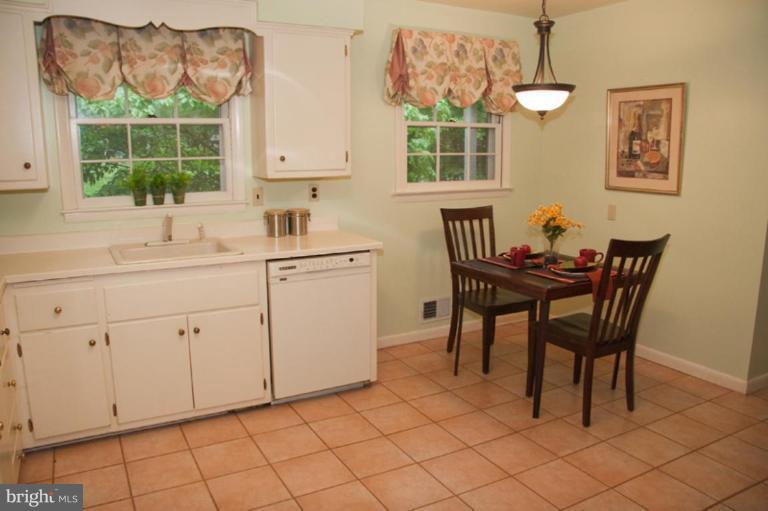 1111 High Country Road Towson, MD 21286 - Photo 8 of 23 Kitchen #3