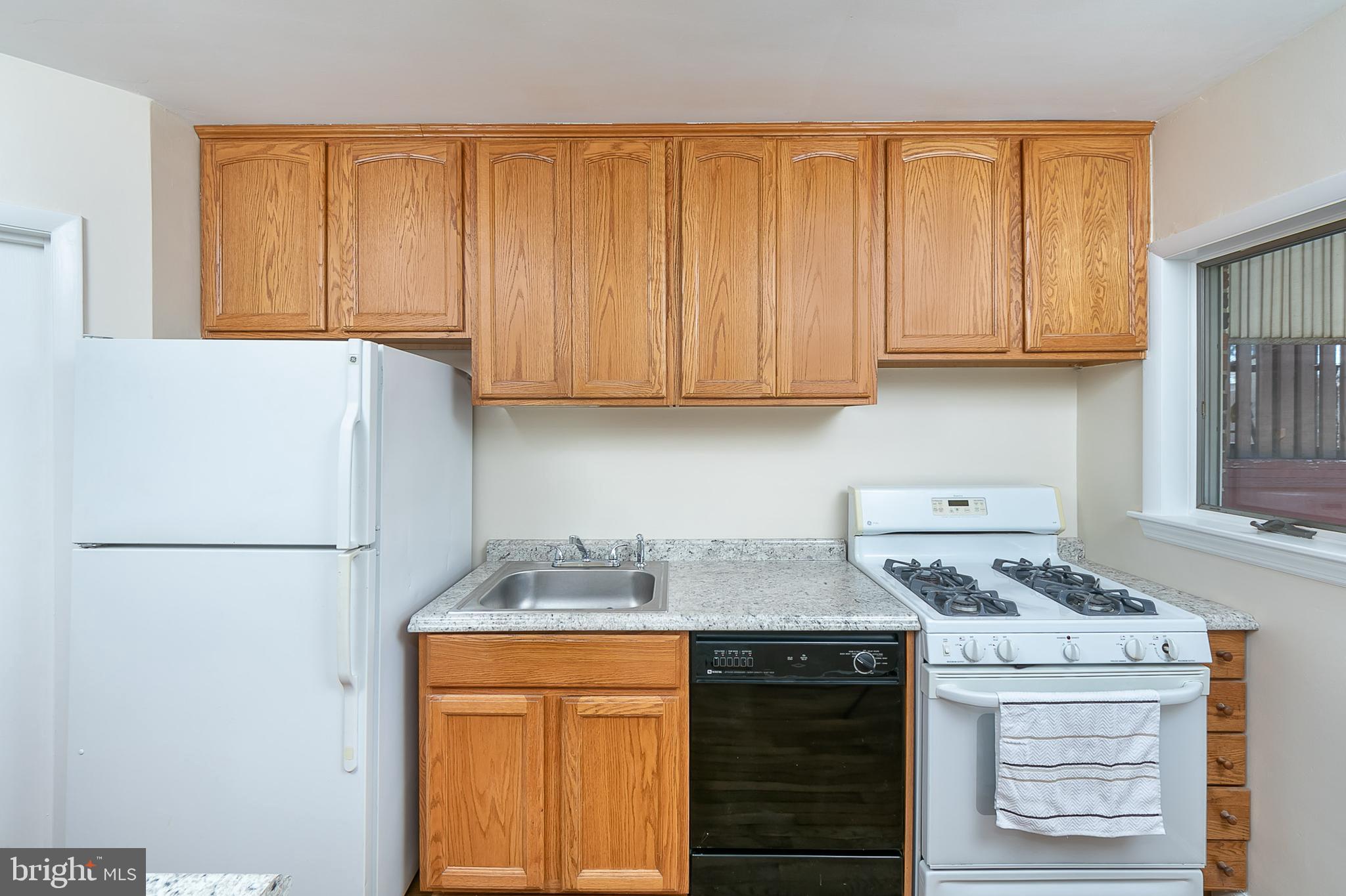 1727 Red Oak Road Baltimore, MD 21234 - Photo 12 of 32 Kitchen